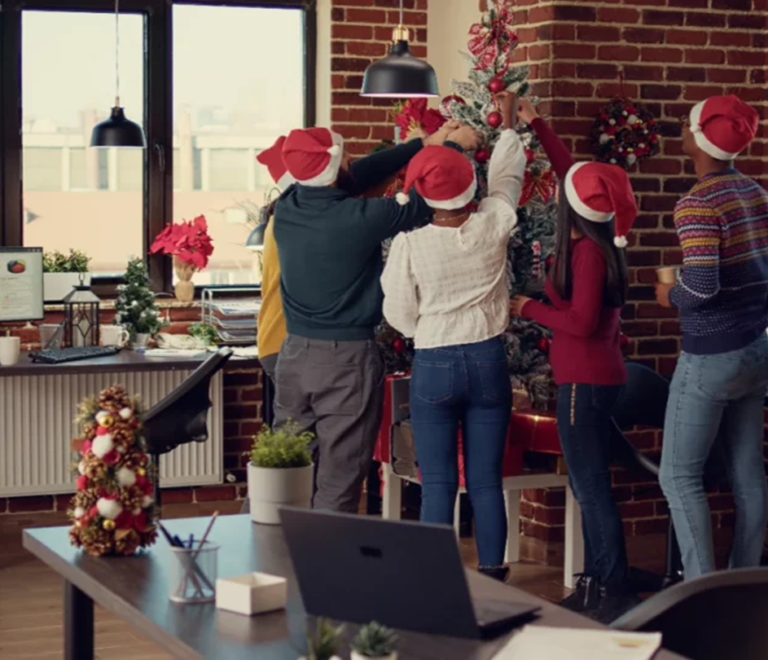 21 Office Decoration Ideas for Christmas to Brighten Your Workspaces